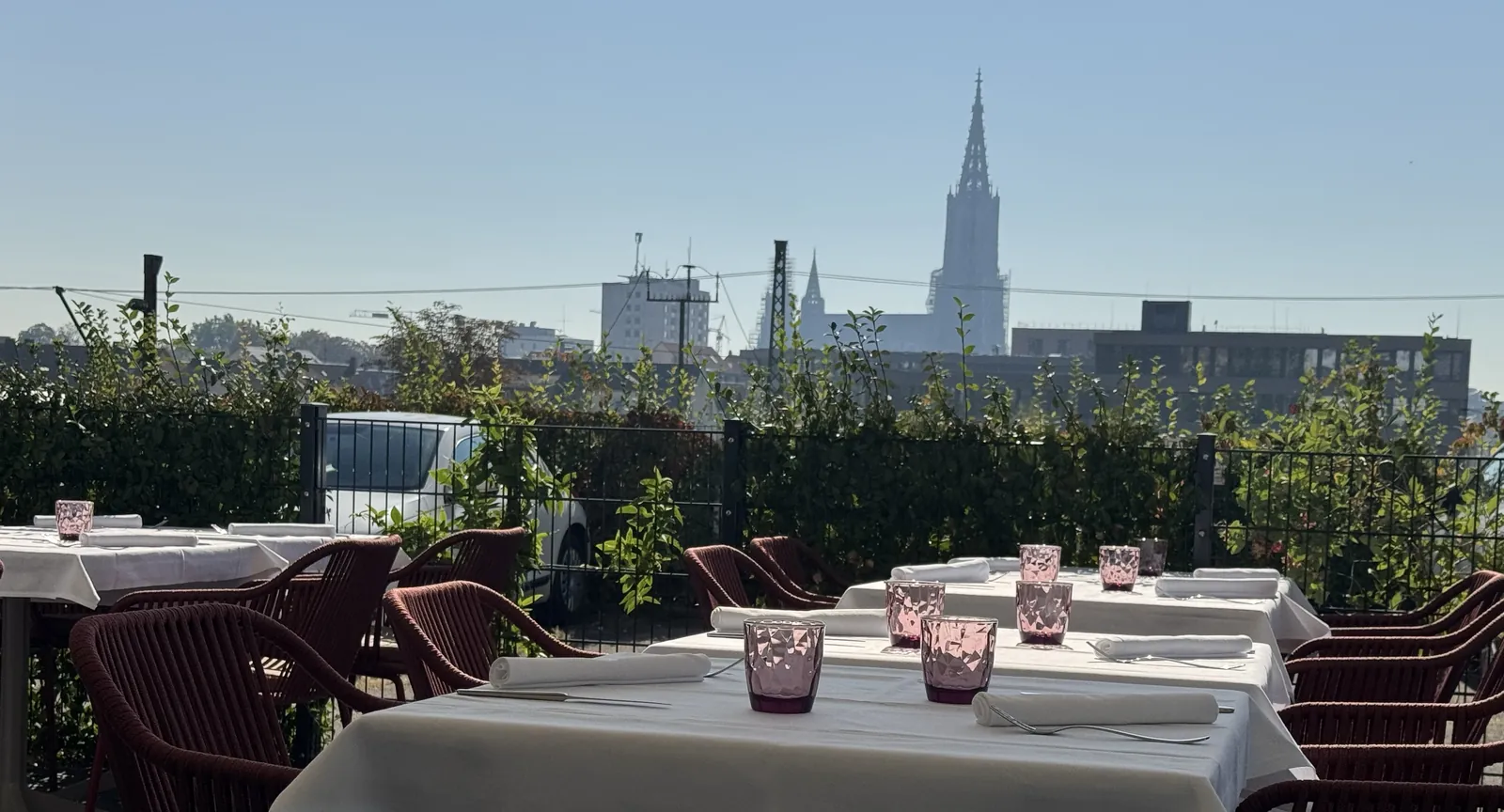 Blick von der Sonnenterrasse über Ulm auf das Münster